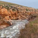 Görenler gözlerine inanamadı! Binlerce yıldır akan derenin suyu kayaların arasında kayboluyor