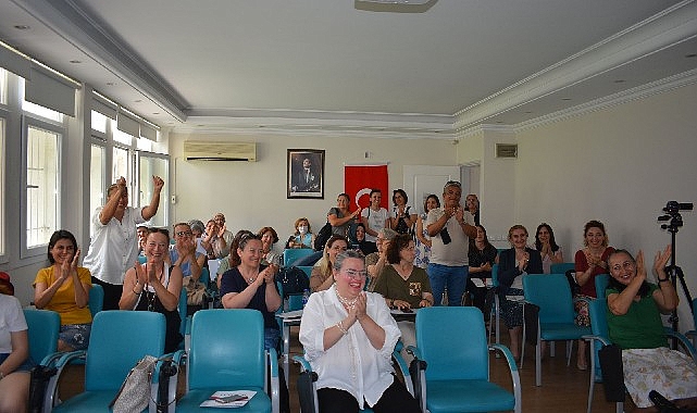 İzmir'in girişimci kadınları sertifikalarını aldı