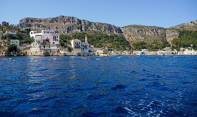 Yunanistan'dan Türkiye'ye 2 kıta ve 2 ülke arasında düzenlenen dünyanın en güzel yüzme yarışı