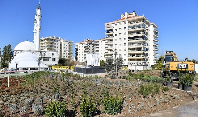 narlidere-metrosu-cicek-aciyor.jpg