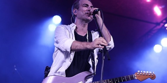 Mor ve Ötesi İstanbul Festivali sahnesini salladı!