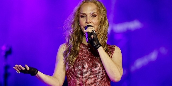 Sertab Erener İstanbul Festivali sahnesinde yeni şarkısı Sen İste'yi ilk kez seslendirdi!