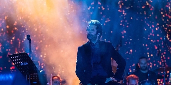 Çim Konserleri'nde Mahsun Kırmızıgül sahne aldı