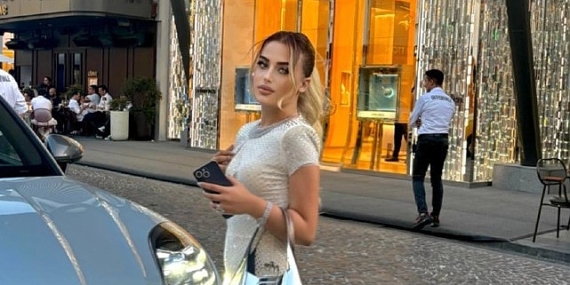 Melisa Özmen'den Yeni Yaşına Renkli Kutlama