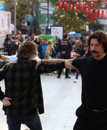 cumhuriyet-bulvarinda-zeybek-gosterisi-3-1730126213-77-x750