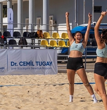 liseli-genclerden-plaj-voleybolu-ve-muzik-soleni