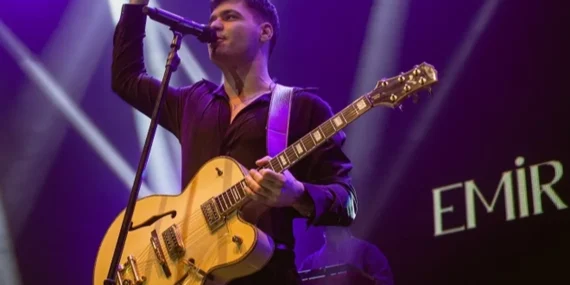 Emir Can İğrek’ten ‘alternatif pop’ yorumu