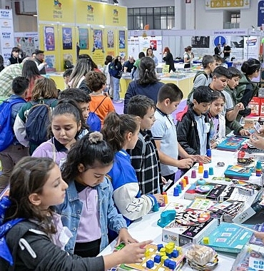 izkitap-her-yastan-kitapseveri-agirliyor