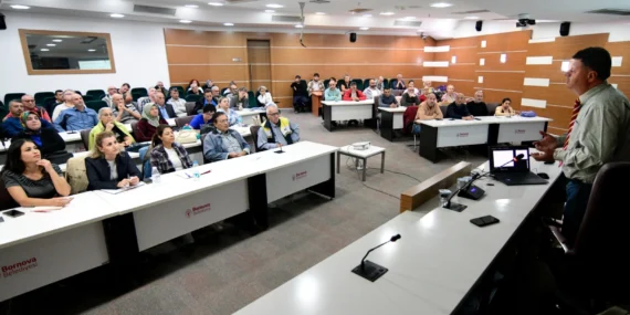 İzmir Bornova’da ‘Ana Arı Yetiştiriciliği’ eğitimi