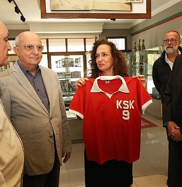 karsiyaka-spor-kulubunun-112-yasi-gururla-kutlandi