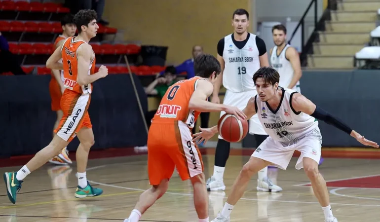 sakarya-son-saniye-basketiyle-ilk-galibiyeti-aldi-1731208279-50_large.webp