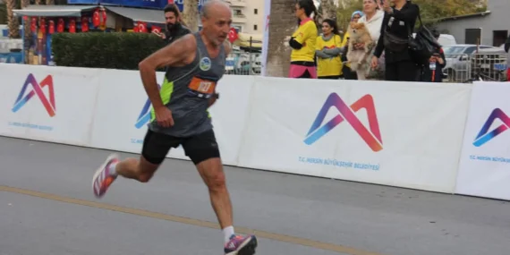 Sakaryalı isim nefes kesen koşunun şampiyonu oldu