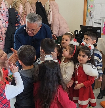 minik-ogrencilerin-yilbasi-heyecani