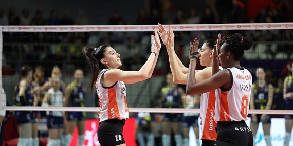 Dev derbinin galibi Eczacıbaşı Dynavit