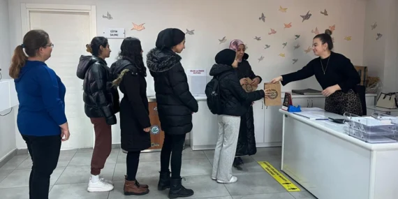 Eskişehir’de hijyenik ped desteğine devam
