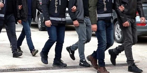 İzmir’de kaçakçılık operasyonu: 5 gözaltı
