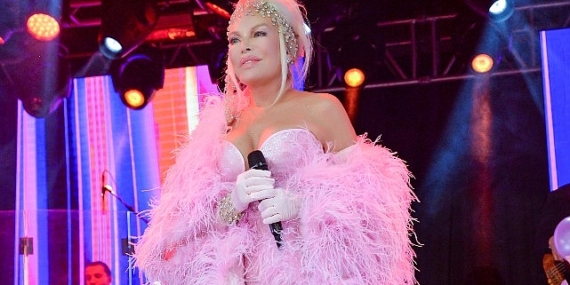 Süperstar Ajda Pekkan yeni yılda büyüledi!