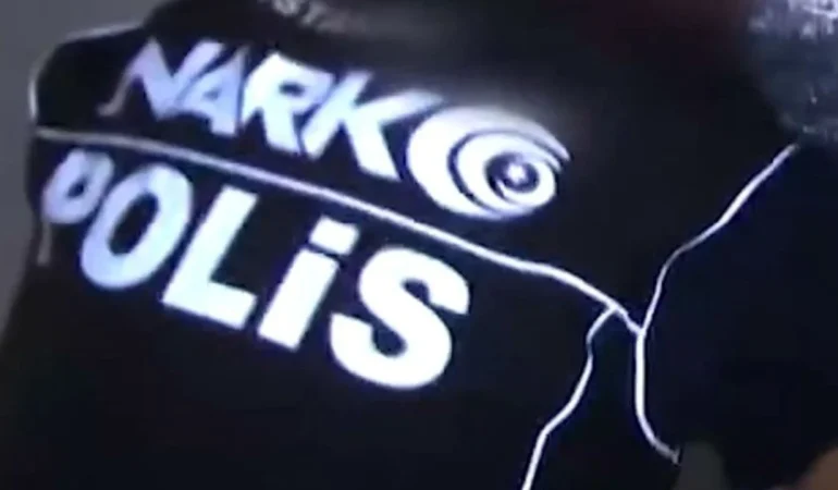 n-a-r-k-o-p-o-l-i-s