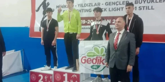 Burdur kick boksçuları 8 madalya ile döndü