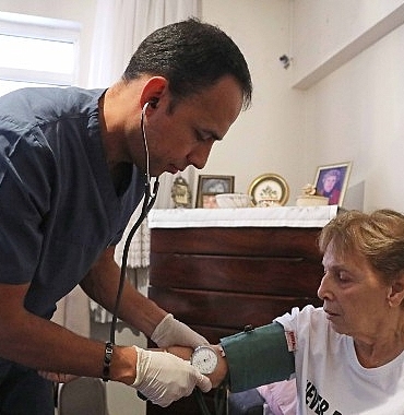 cankaya-belediyesinin-evde-bakim-hizmetleri-suruyor