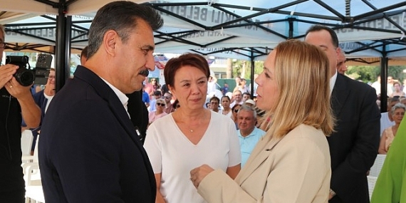 Dikili’de Ferdi Zeyrek Parkı Açıldı