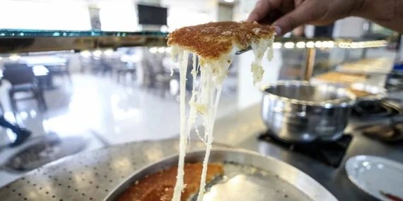 Önce dönerden şimdi de künefe zincirinden FETÖ çıktı