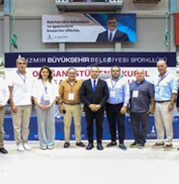 izmir-buyuksehir-spor-kulubunde-bayrak-degisimi