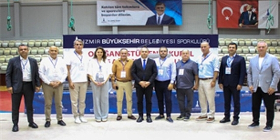 İzmir Büyükşehir Spor Kulübü’nde bayrak değişimi