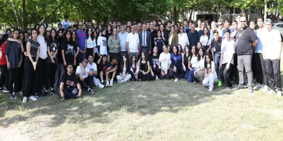 Başkan Meçikoğlu’ndan öğrencilere moral ziyareti