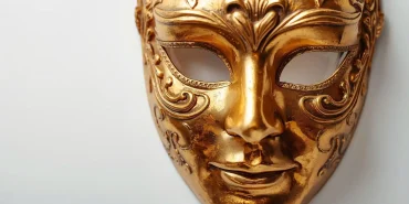 Rüyada altın maske takmak