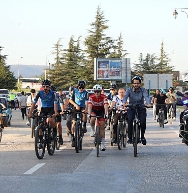 inegolde-zaferden-kurtulusa-bisiklet-turu-duzenlendi