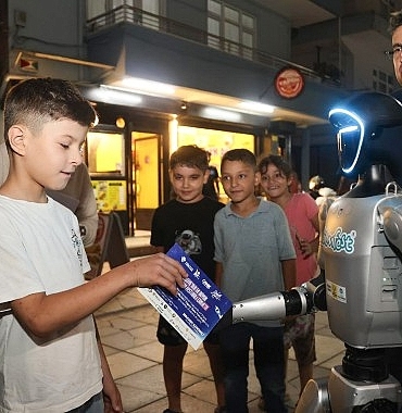 insansi-robot-canik-sokaklarinda
