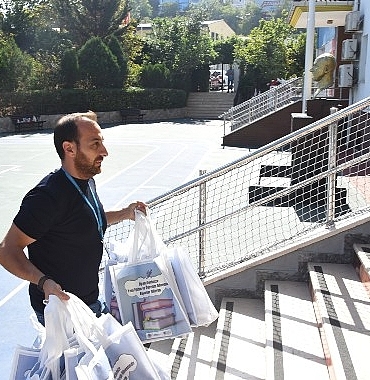 kadikoy-belediyesinden-ilkokul-ogrencilerine-kirtasiye-destegi