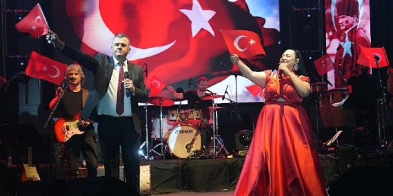 Tuğçe Kandemir Saray’ı salladı