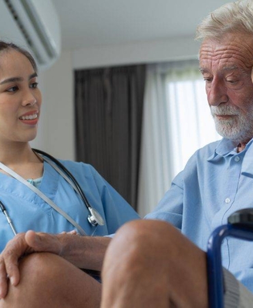 yasli-bakim-1024x683-1