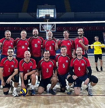 ege-universitesi-voleybol-takimi-adini-finallere-yazdirdi