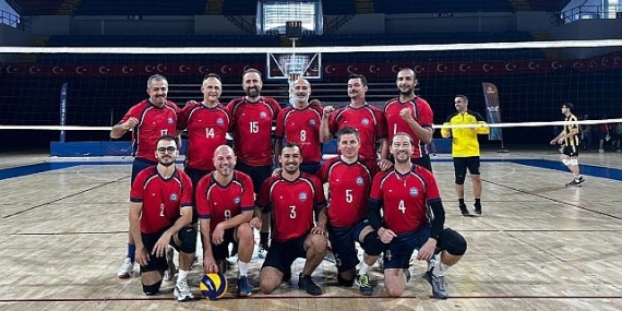 ege-universitesi-voleybol-takimi-adini-finallere-yazdirdi