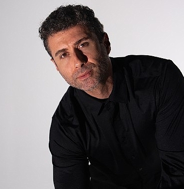 eser-cakarci-sessizligini-ay-sende-mi-ile-bozdu