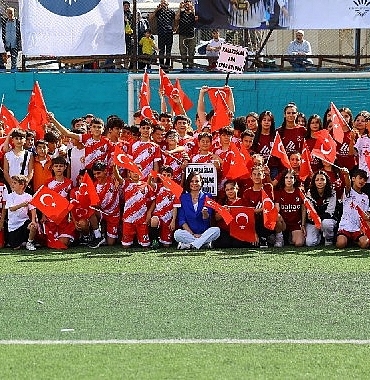 karabaglar-da-amator-spor-kuluplerine-buyuk-destek