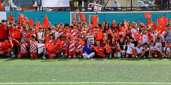 Karabağlar ’da Amatör Spor Kulüplerine Büyük Destek